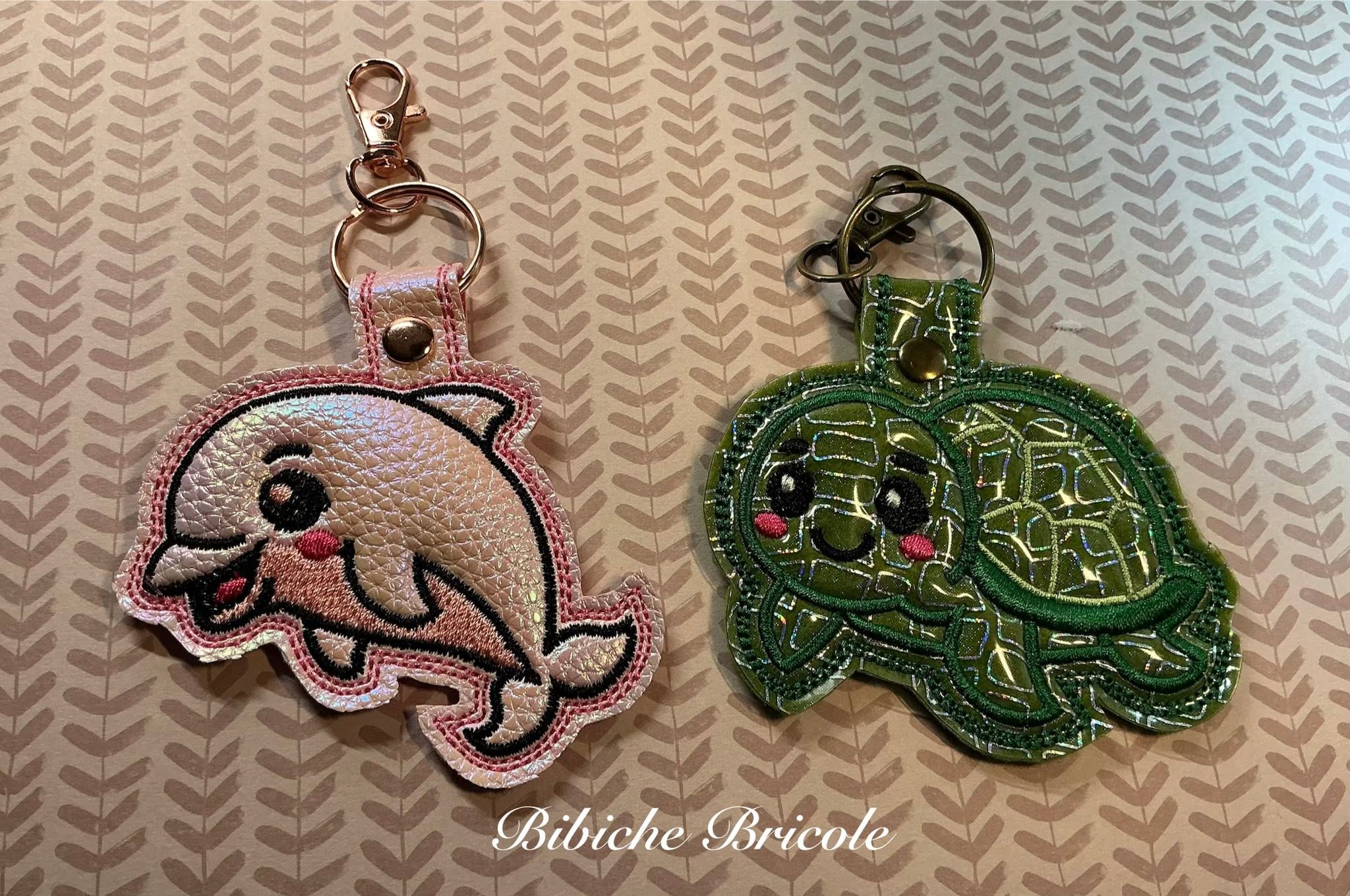 Porte-clé ITH Tortue 3D brodé avec effet bombé en simili pailleté – Fichier broderie machine 10x10 AK Broderie