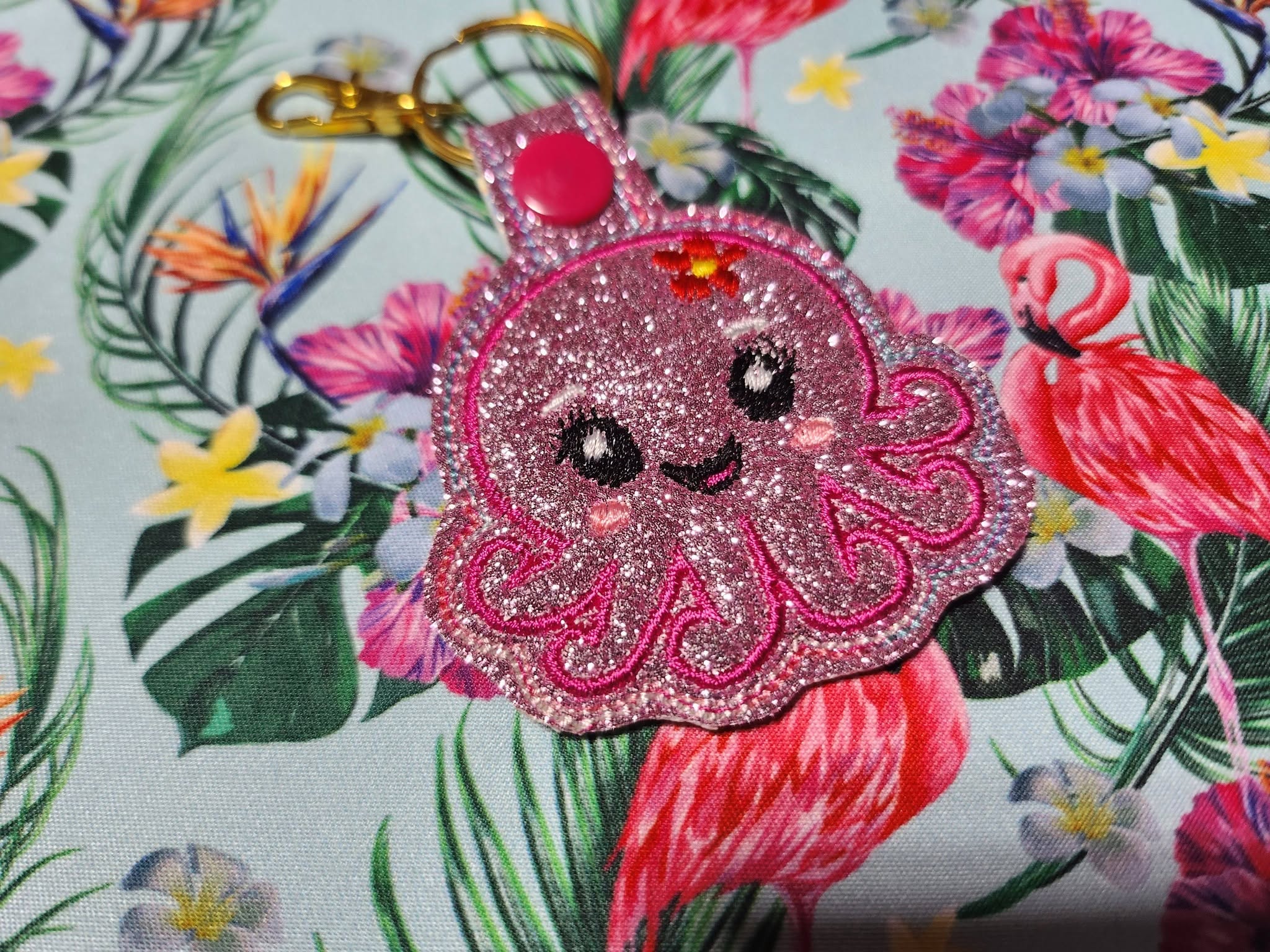 Porte-clé ITH Pieuvre 3D brodé avec effet bombé en simili pailleté – Fichier broderie machine 10x10 AK Broderie