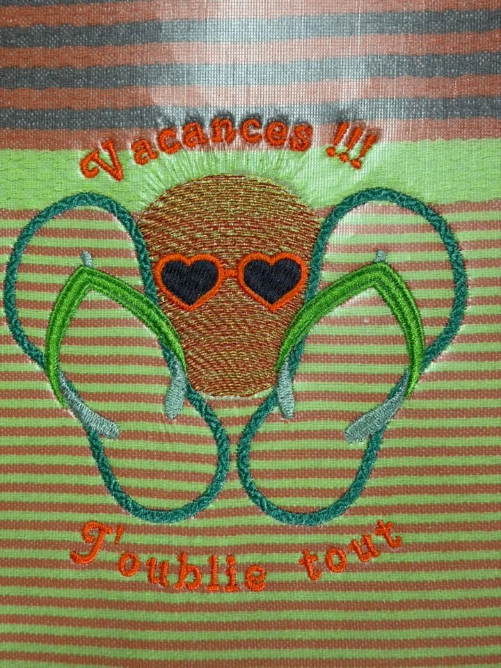 Motif de broderie appliqué Tongs Vacances J'oublie Tout avec soleil en dégradé et Mylar – Formats 10x10 et 14x14/15x15 – AK Broderie