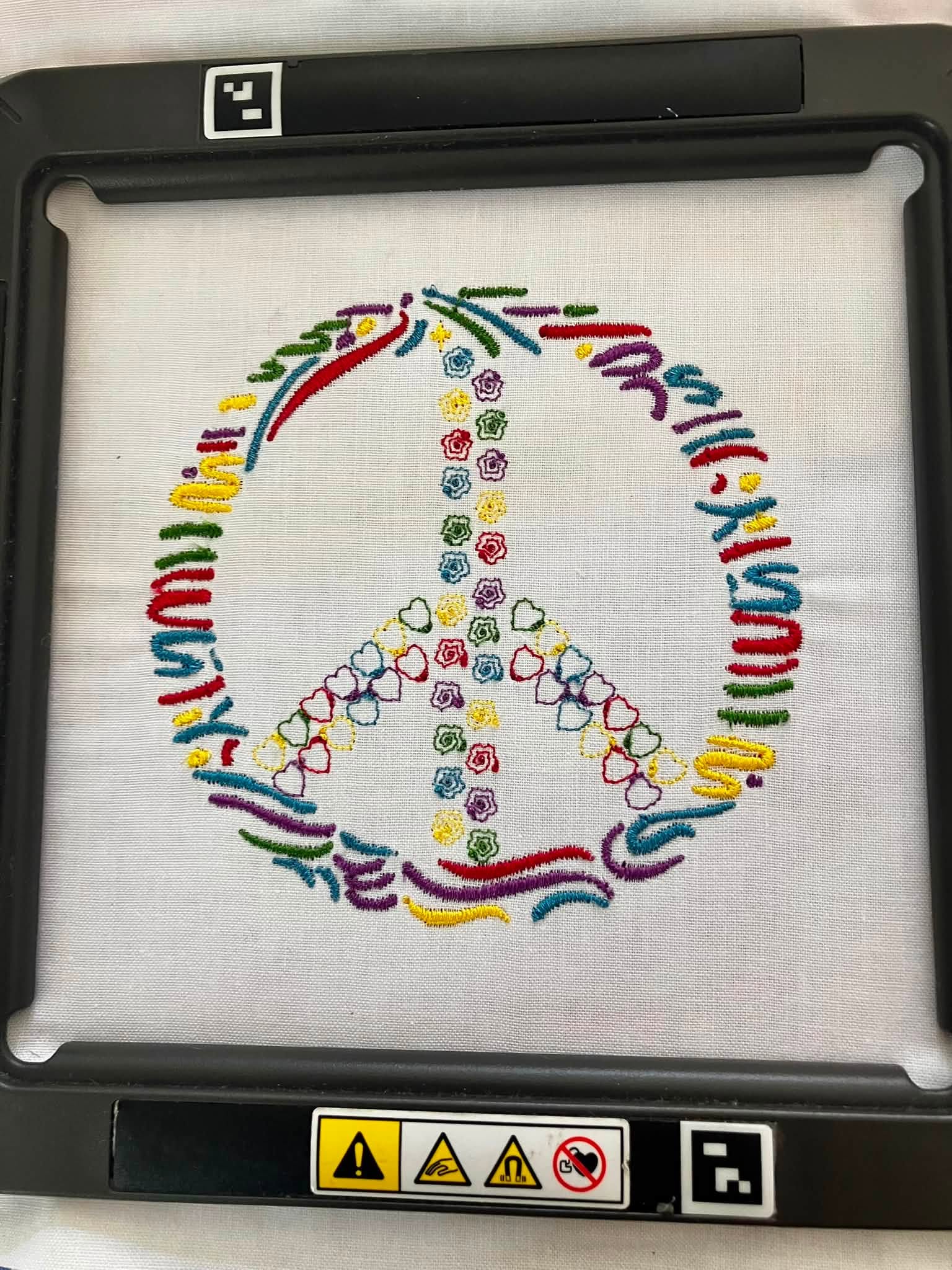 Peace & Love – Motif de Broderie Machine 10x10 – 3 Versions Incluses