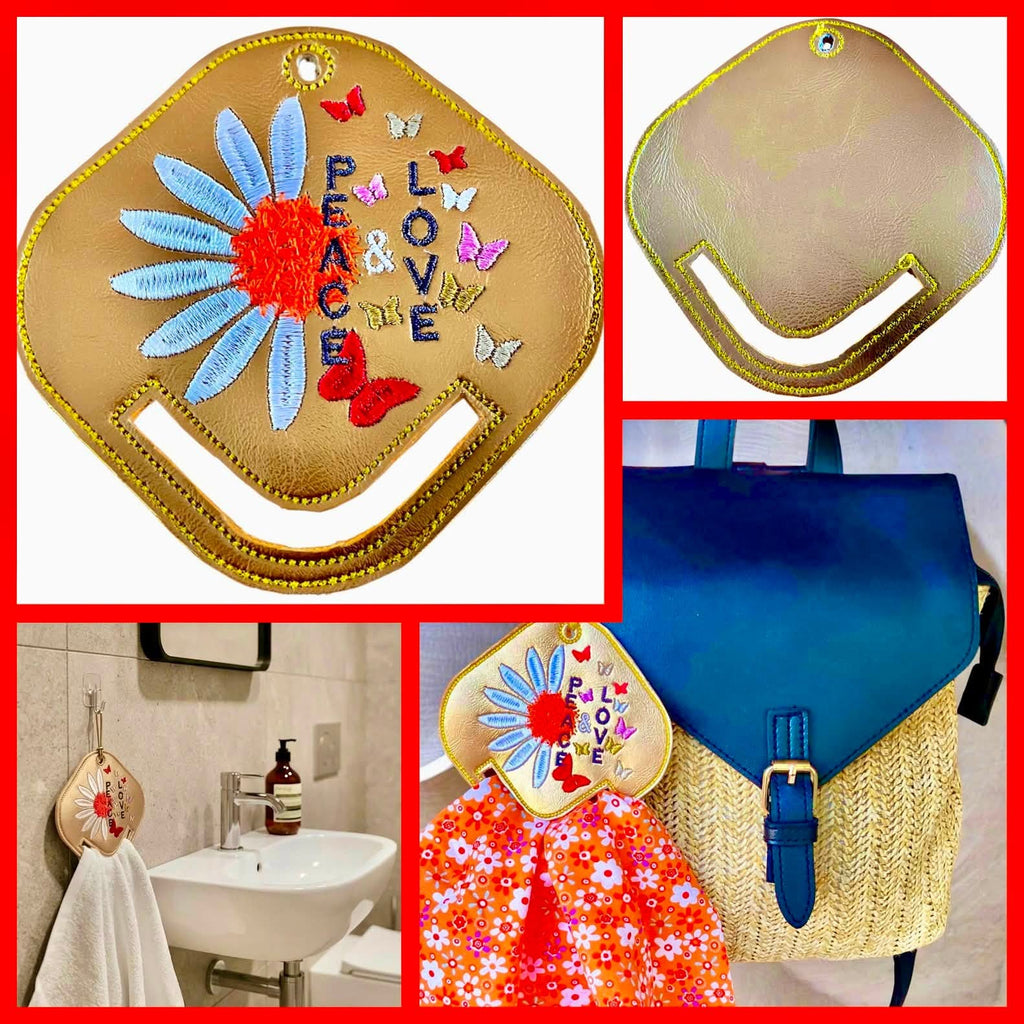Porte-foulard ITH Peace & Love avec marguerite, cœur en point fourrure et papillons colorés format 10x10
