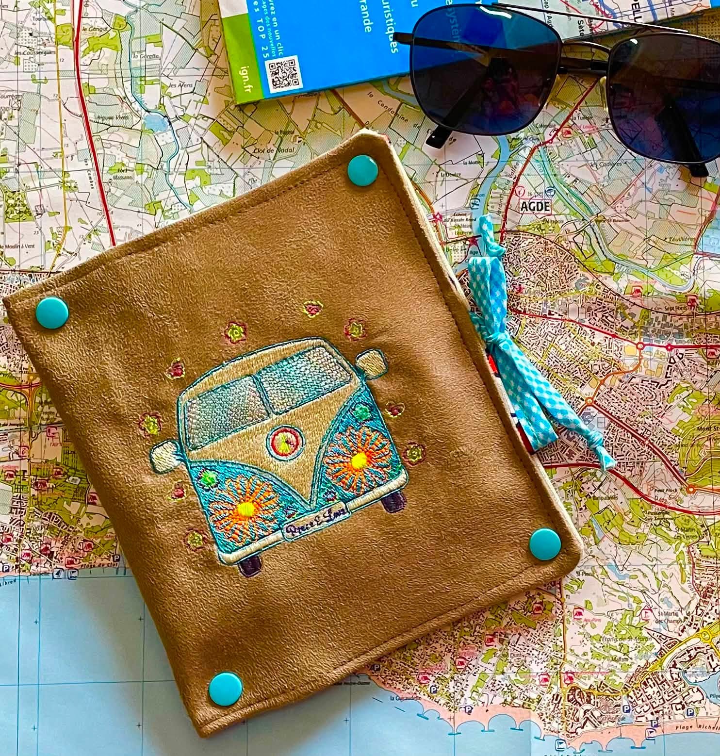 Van Life – Combi Rétro Peace & Love – Motif de Broderie Machine 10x10