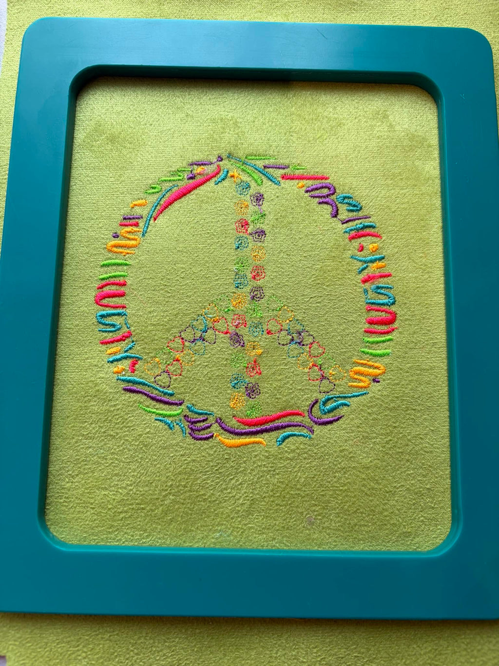 Peace & Love – Motif de Broderie Machine 10x10 – 3 Versions Incluses
