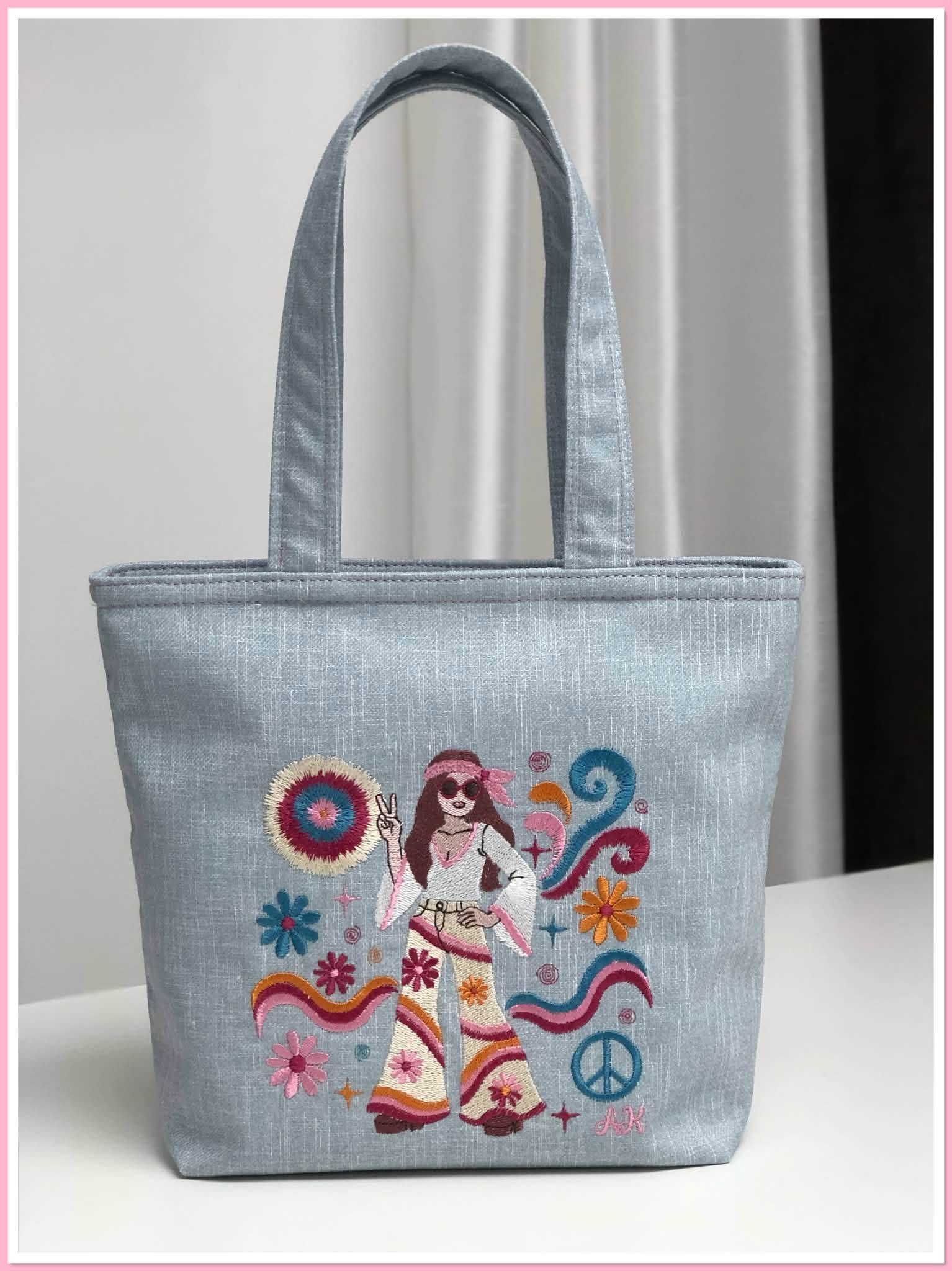 Femme Hippie  – Peace & Love – Motif de broderie - Pack 10x10 & 15x15