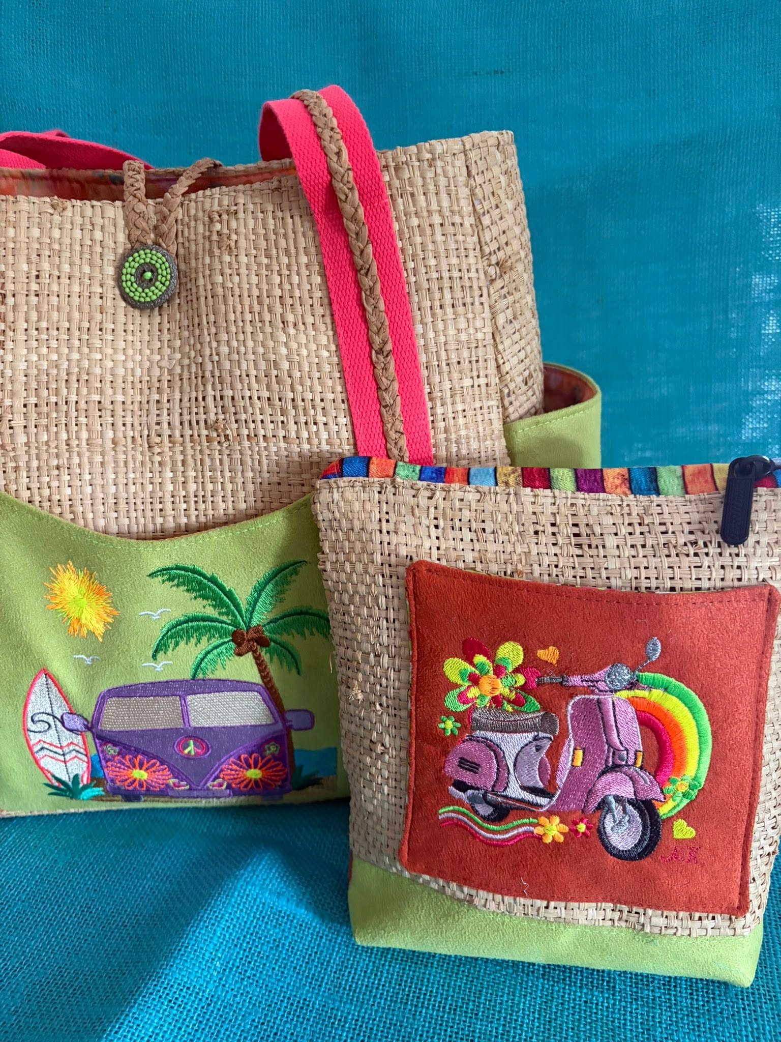 Scooter Dolce Vita – Flower Power – Motif de Broderie Machine Disponible en 10x10