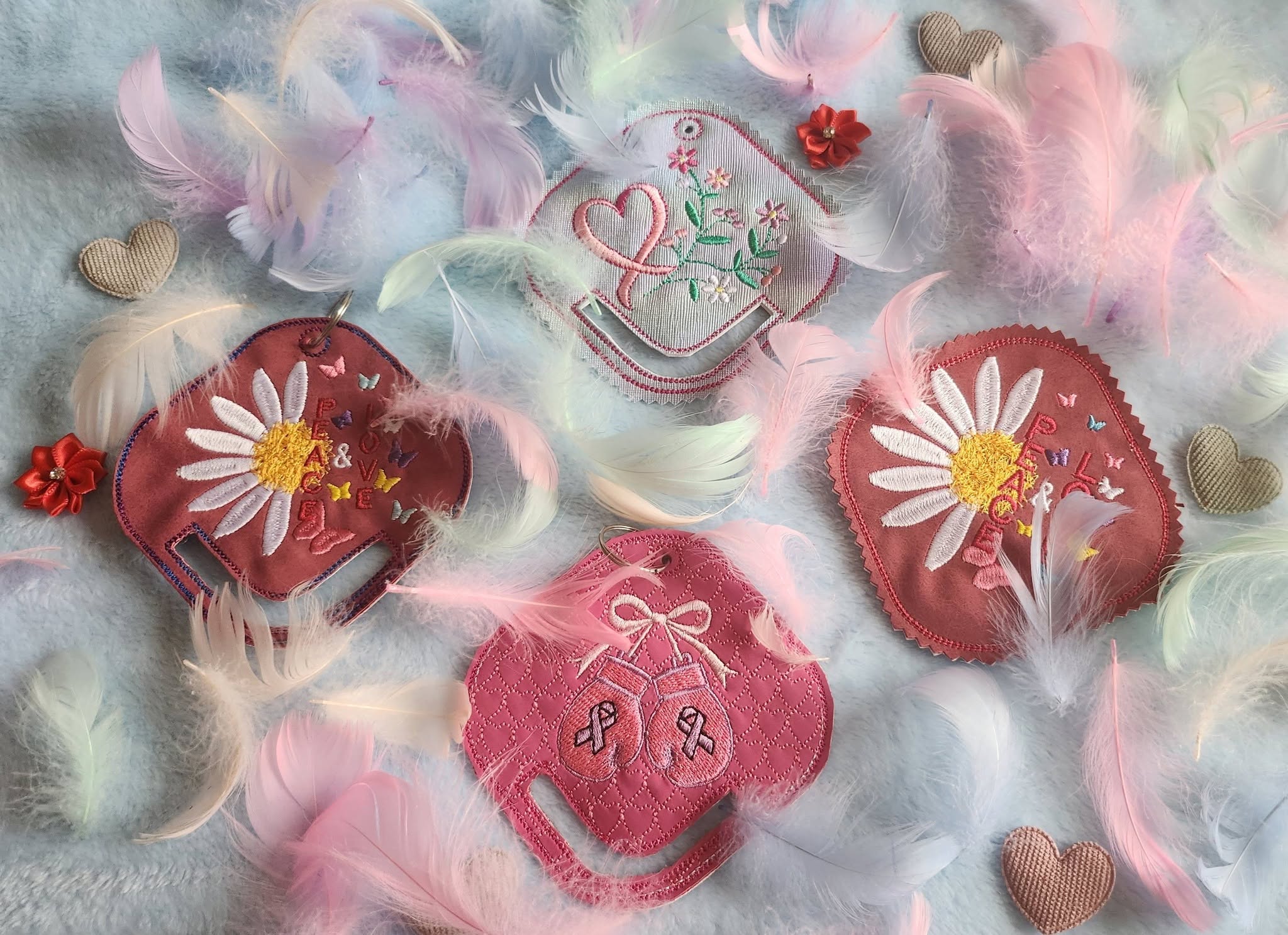 Porte-Foulard ITH « Ruban & Fleurs Octobre Rose » – Motif de Broderie – 10x10
