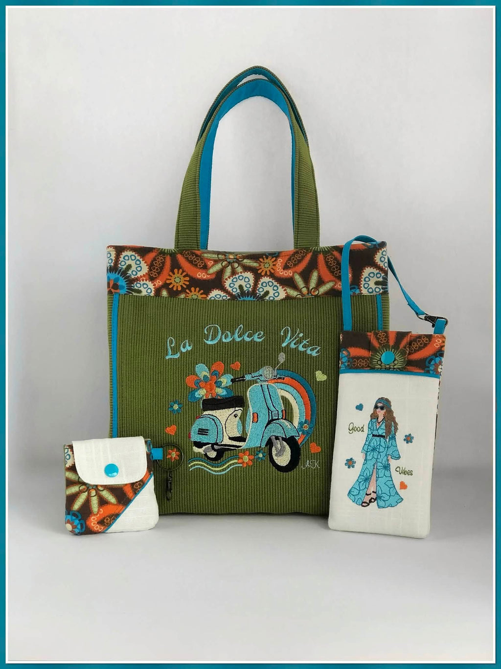 Motif de broderie Femme Hippie Good Vibes en robe longue fleurie avec lunettes rétro, bandeau, fleurs et cœurs au format 10x10
