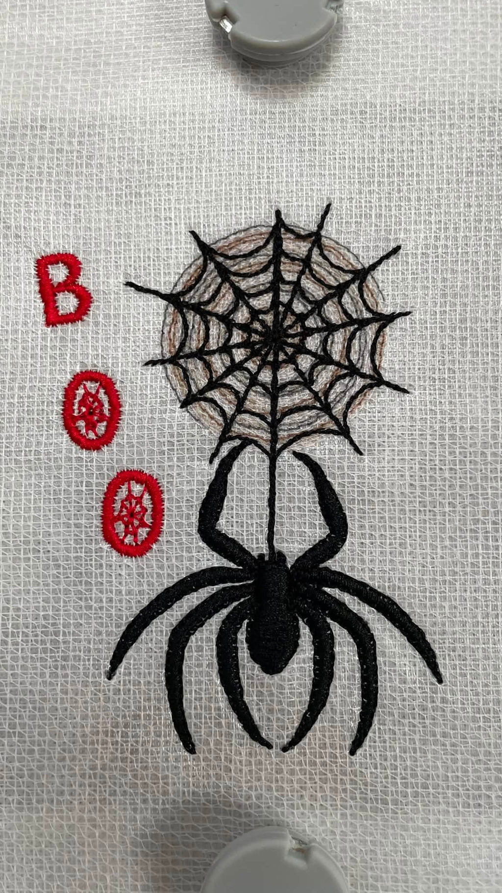 Motif de broderie machine Araignée Velvet (effet velours) Halloween avec toile d’araignée et effet relief 3D format 10x10