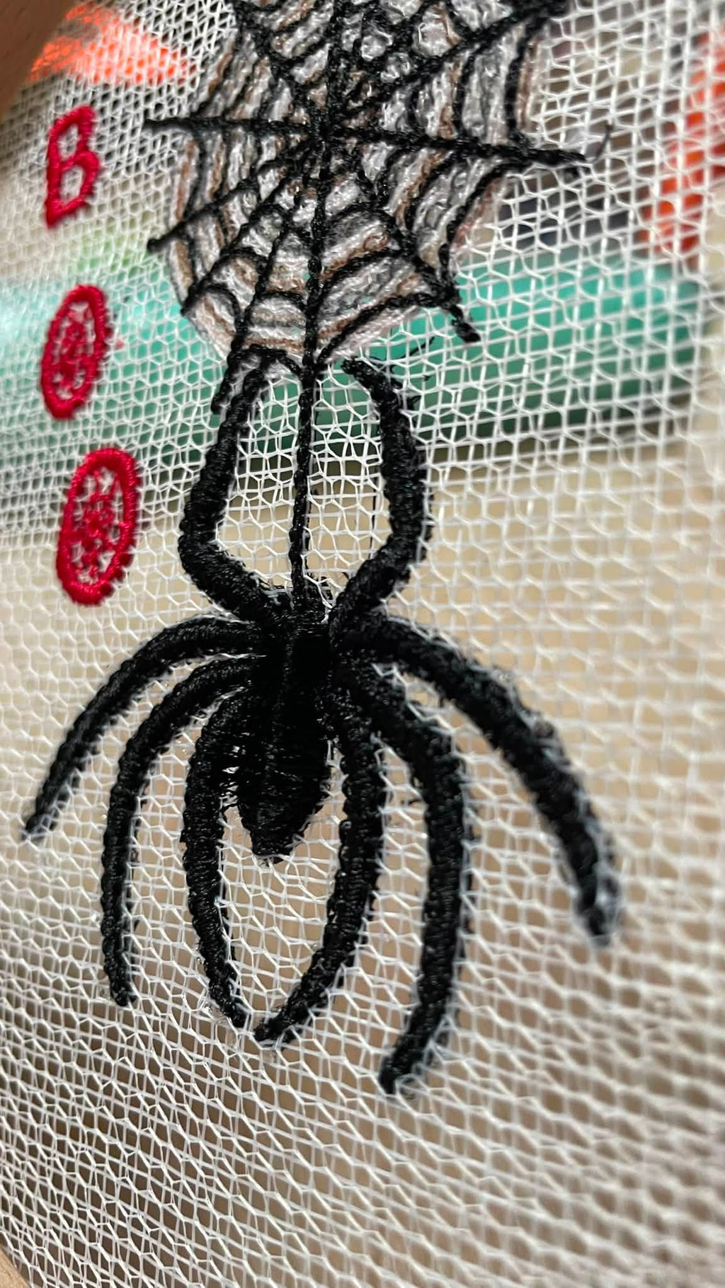 Motif de broderie machine Araignée Velvet (effet velours) Halloween avec toile d’araignée et effet relief 3D format 10x10