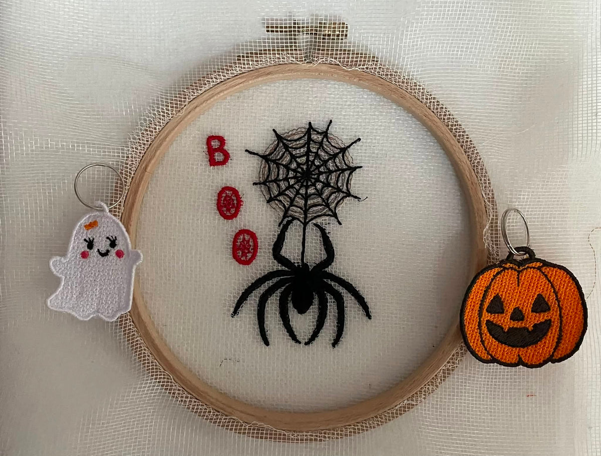 Motif de broderie machine Araignée Velvet (effet velours) Halloween avec toile d’araignée et effet relief 3D format 10x10