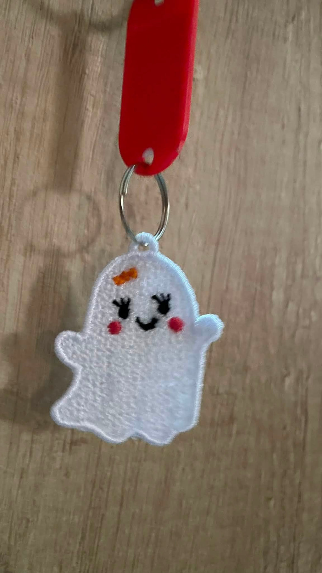 Motif de broderie machine FSL Fantôme Halloween en plaque de 4 pour boucles d’oreilles et breloques format cadre 10x10
