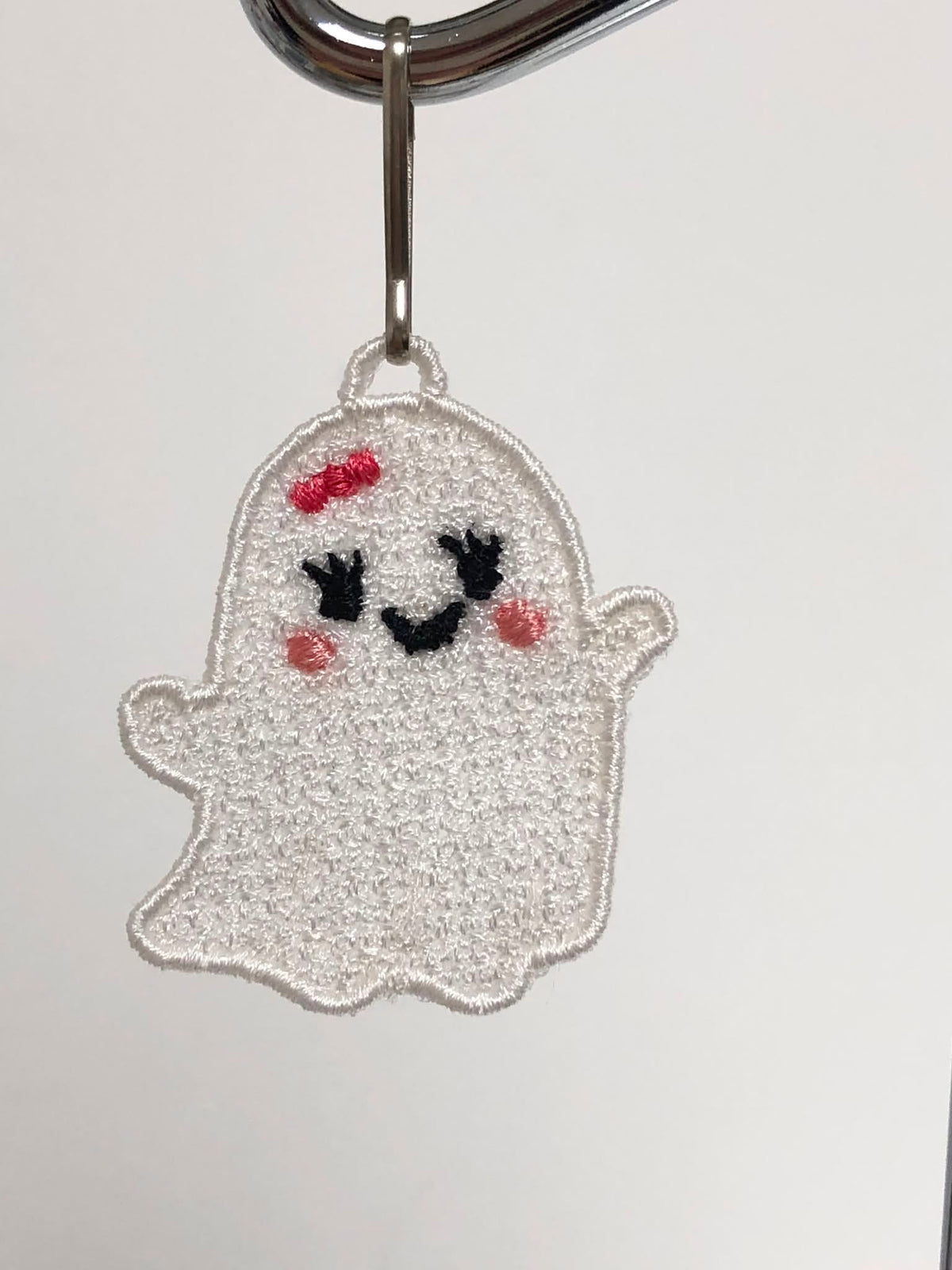 Motif de broderie machine FSL Fantôme Halloween en plaque de 4 pour boucles d’oreilles et breloques format cadre 10x10

