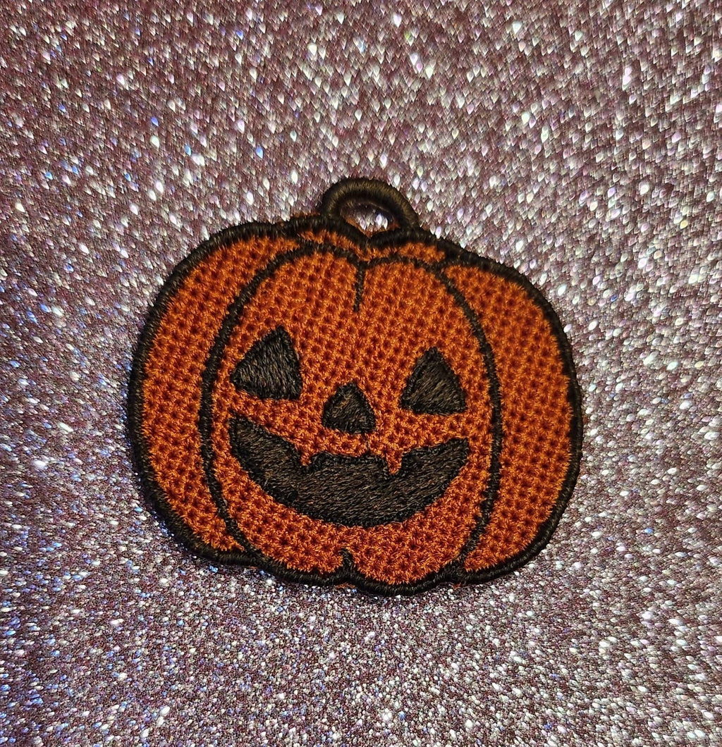 Motif de broderie machine FSL Citrouille Halloween Jack-o’-lantern en plaque de 2 pour boucles d’oreilles et breloques format cadre 10x10

