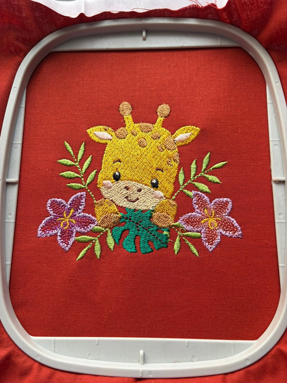 Girafe Fleurie – Motif de Broderie Machine – 3 Tailles