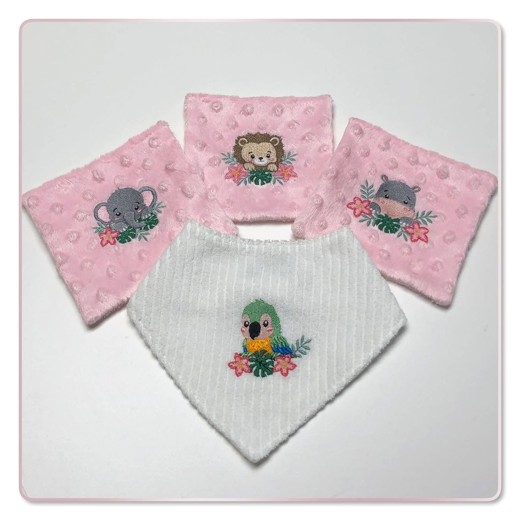 Motif de broderie machine Perroquet Fleuri Tropical entouré de fleurs et feuillages disponible en 3 tailles