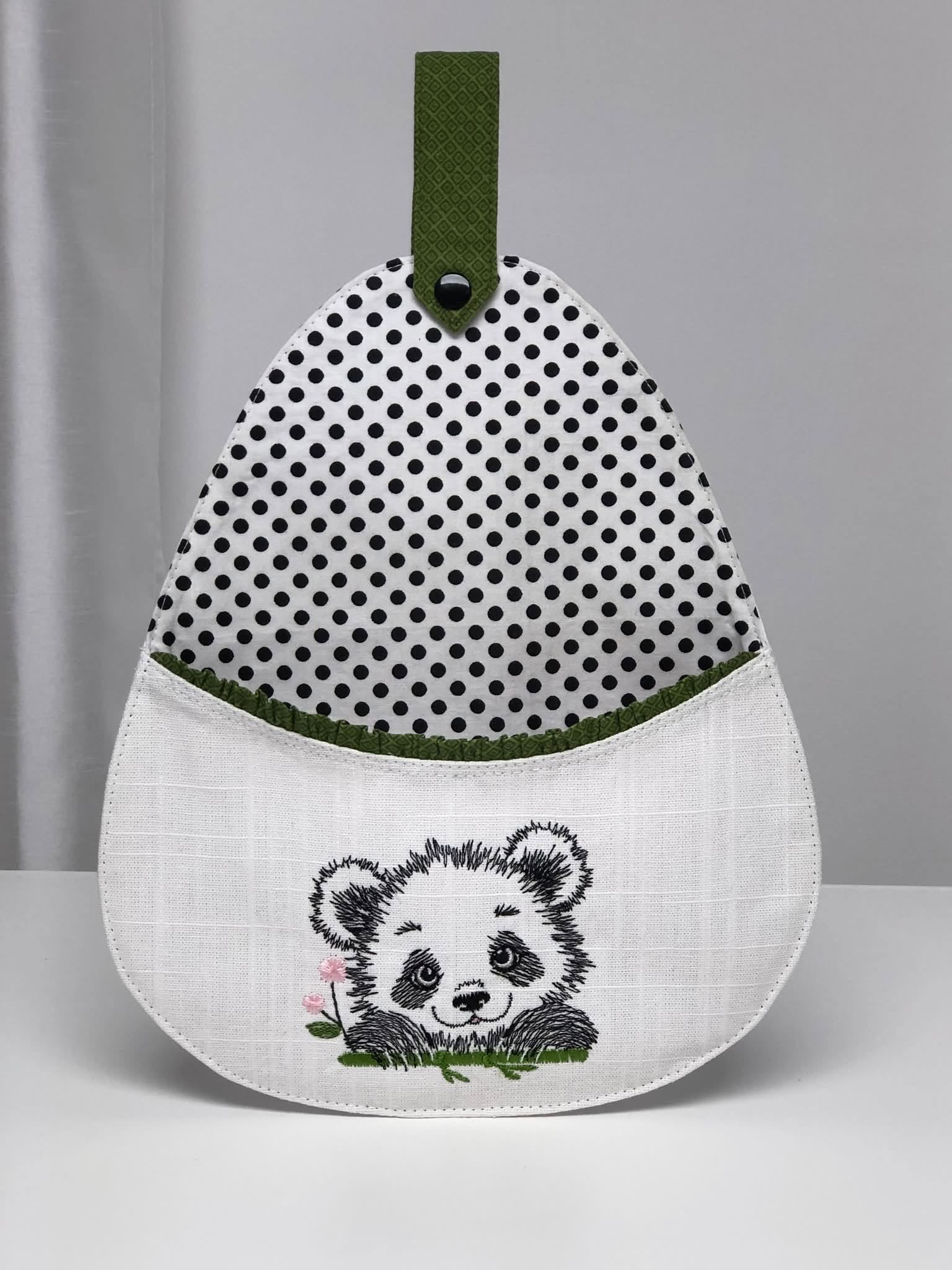 Panda Fleuri – motif de broderie machine texturé entouré de fleurs et feuillages – 4 tailles