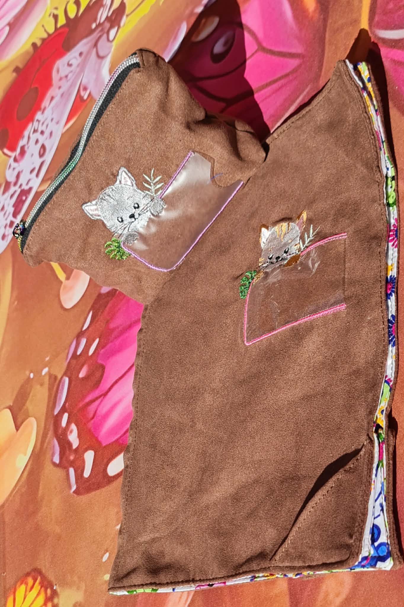 Étiquette Appliqué Cristal Chat – motif de broderie machine 10x10 avec chat, feuillage et fenêtre transparente en Cristal