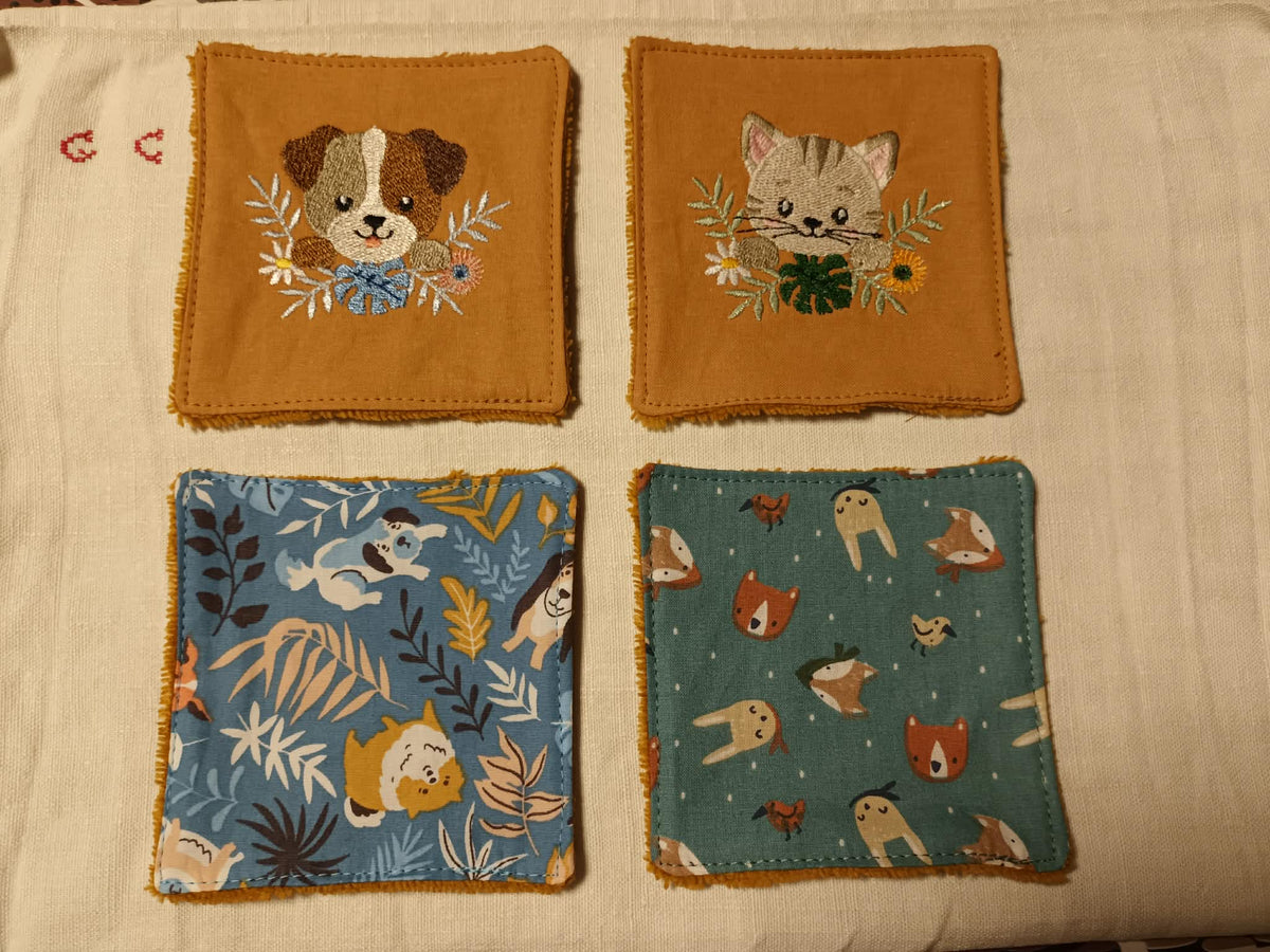 Chien Fleuri entouré de fleurs et feuillages – motif de broderie machine disponible en 3 tailles