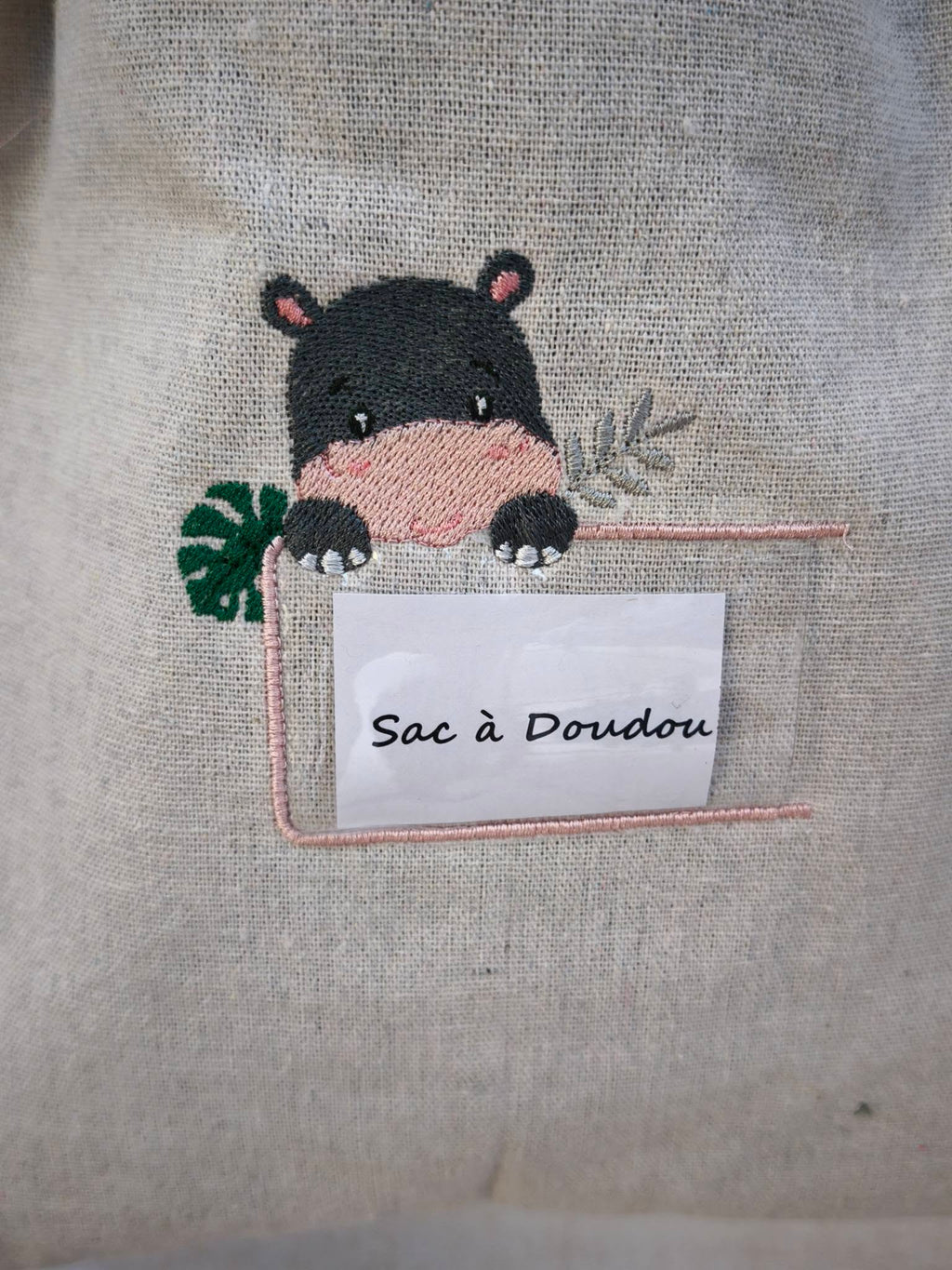 Étiquette Appliqué Cristal Hippopotame – Motif de Broderie Machine – 10x10 (Copie)