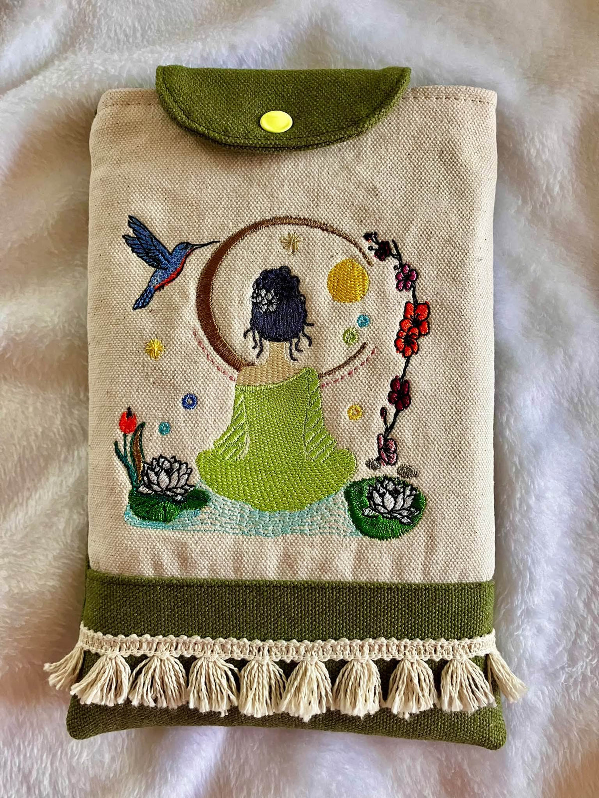 Méditation au Jardin des Songes – Motif de Broderie Machine – 3 Tailles