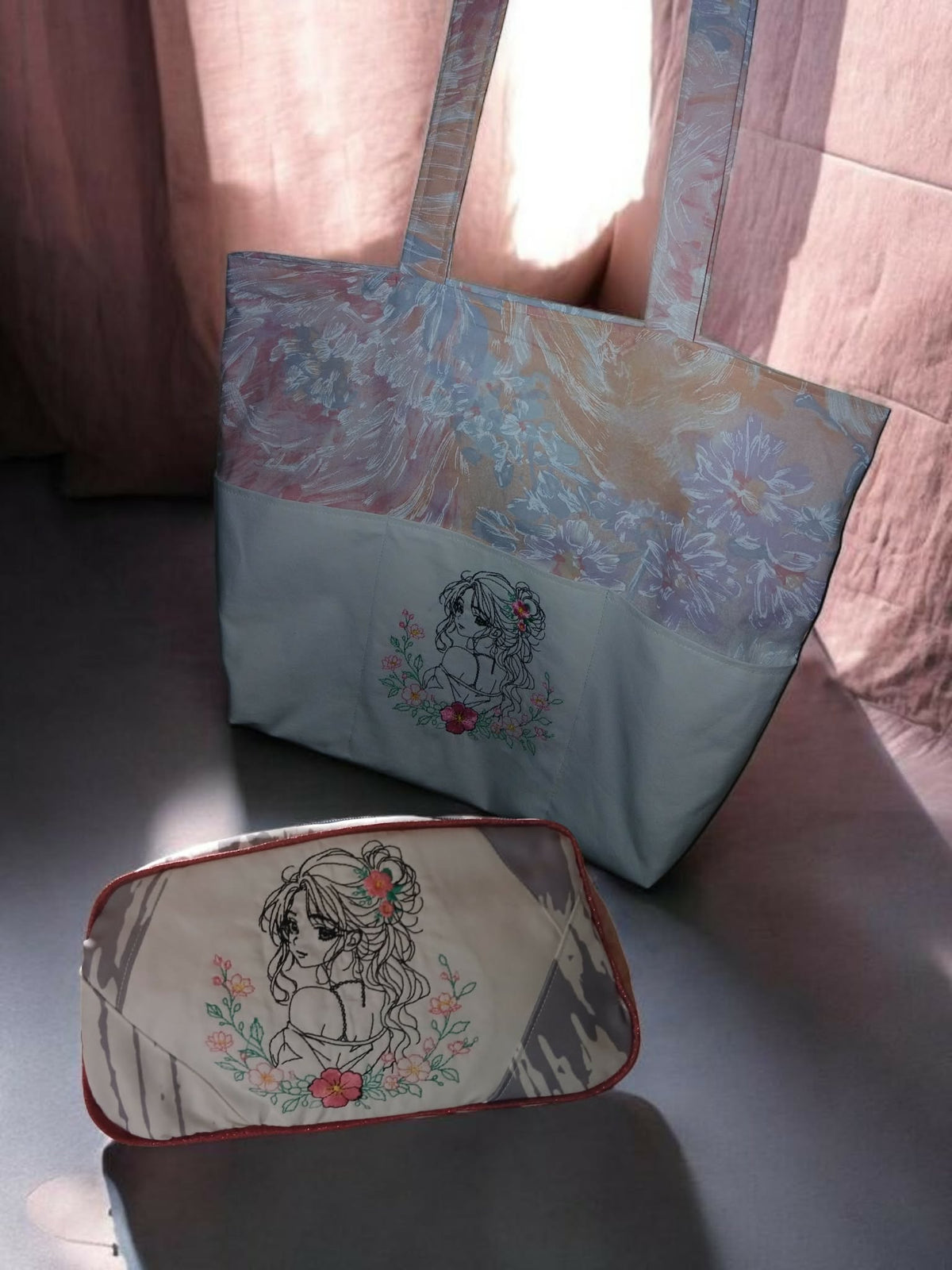 La Belle aux Sakura – jeune femme style manga romantique entourée de fleurs de cerisier – motif de broderie machine
