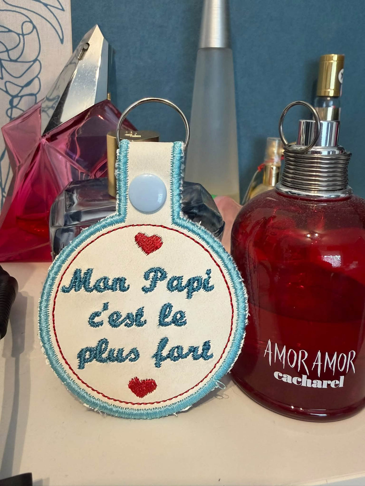 Mon Papi c’est le Plus Fort – Porte-clés ITH – Fête des Papis – Motif de Broderie Machine 10x10