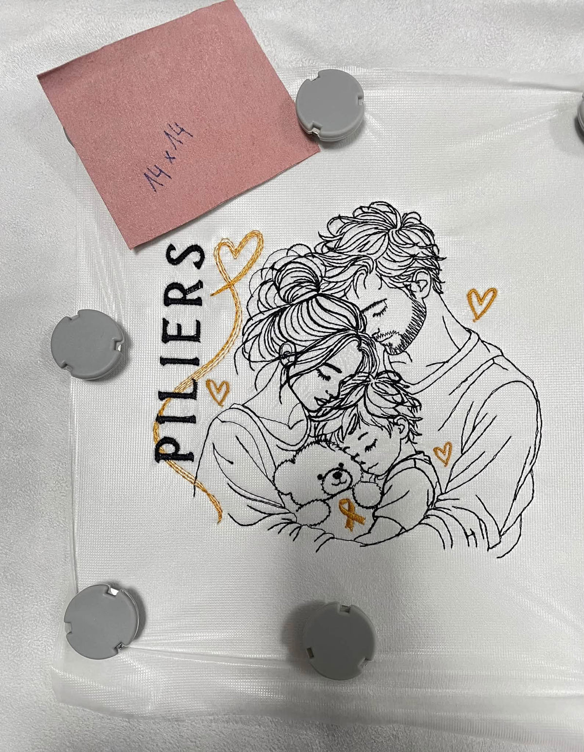 Ensemble Les Piliers – Fille – Septembre en Or – Famille & Ruban Doré – Motif de Broderie Machine – 5 Tailles
