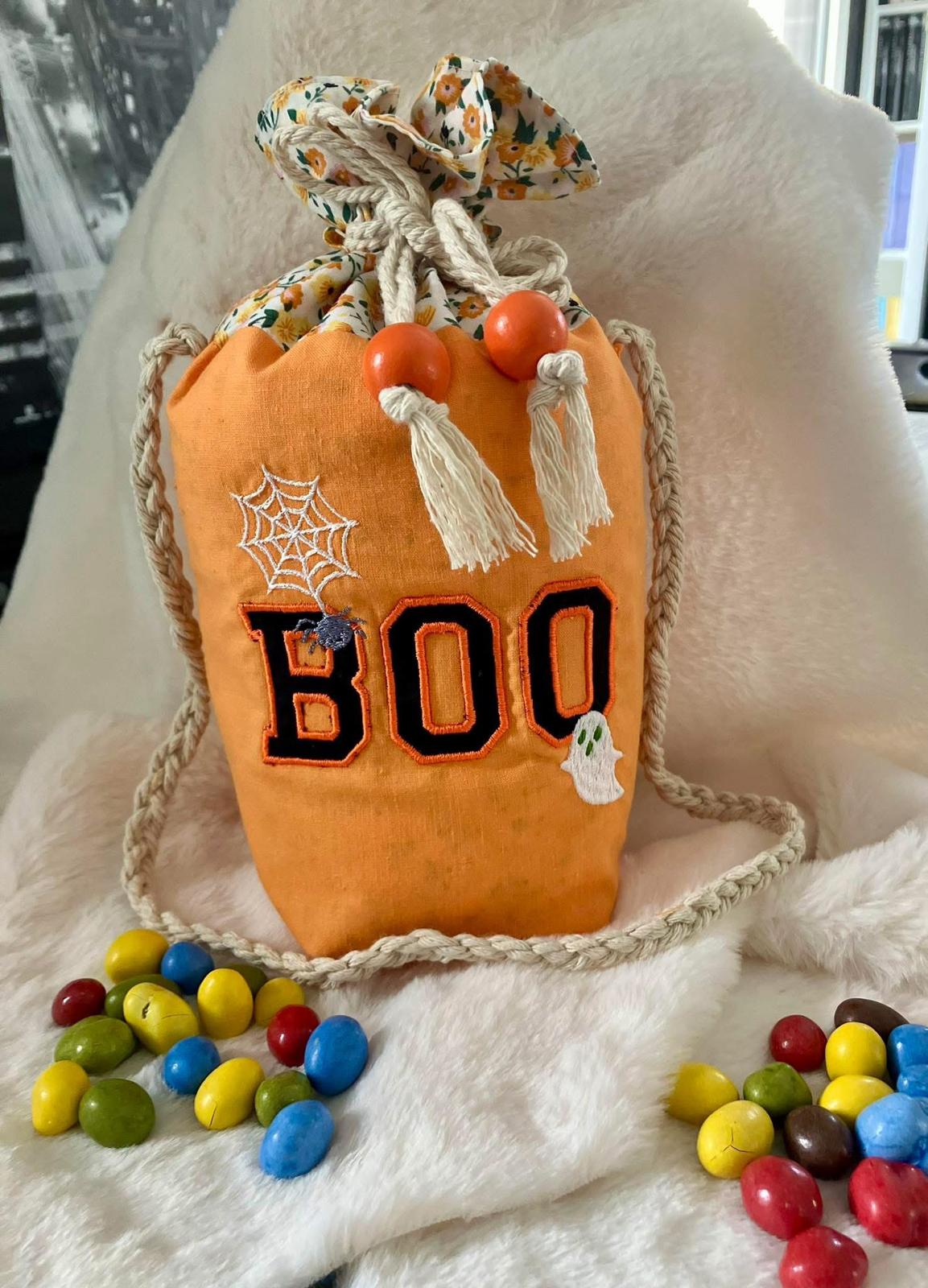 Halloween appliqué BOO – Fun, créatif & personnalisable - Motif de broderie Format disponible : Pack 5 Tailles, 10x10, 15x15, 18x13, 20x20, 26x16