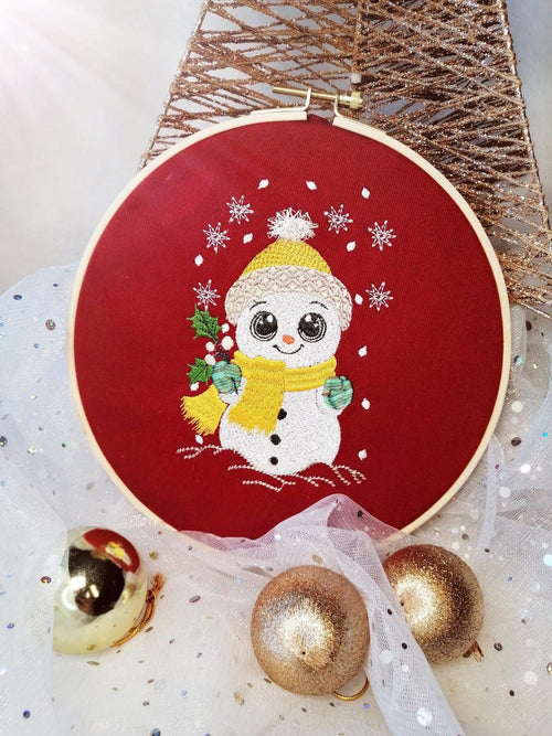 Bonhomme de neige – La magie de Noël en fil - Motif de broderie - Format disponible : Pack 4 tailles 10x10, 15x15, 18x13, 26x16