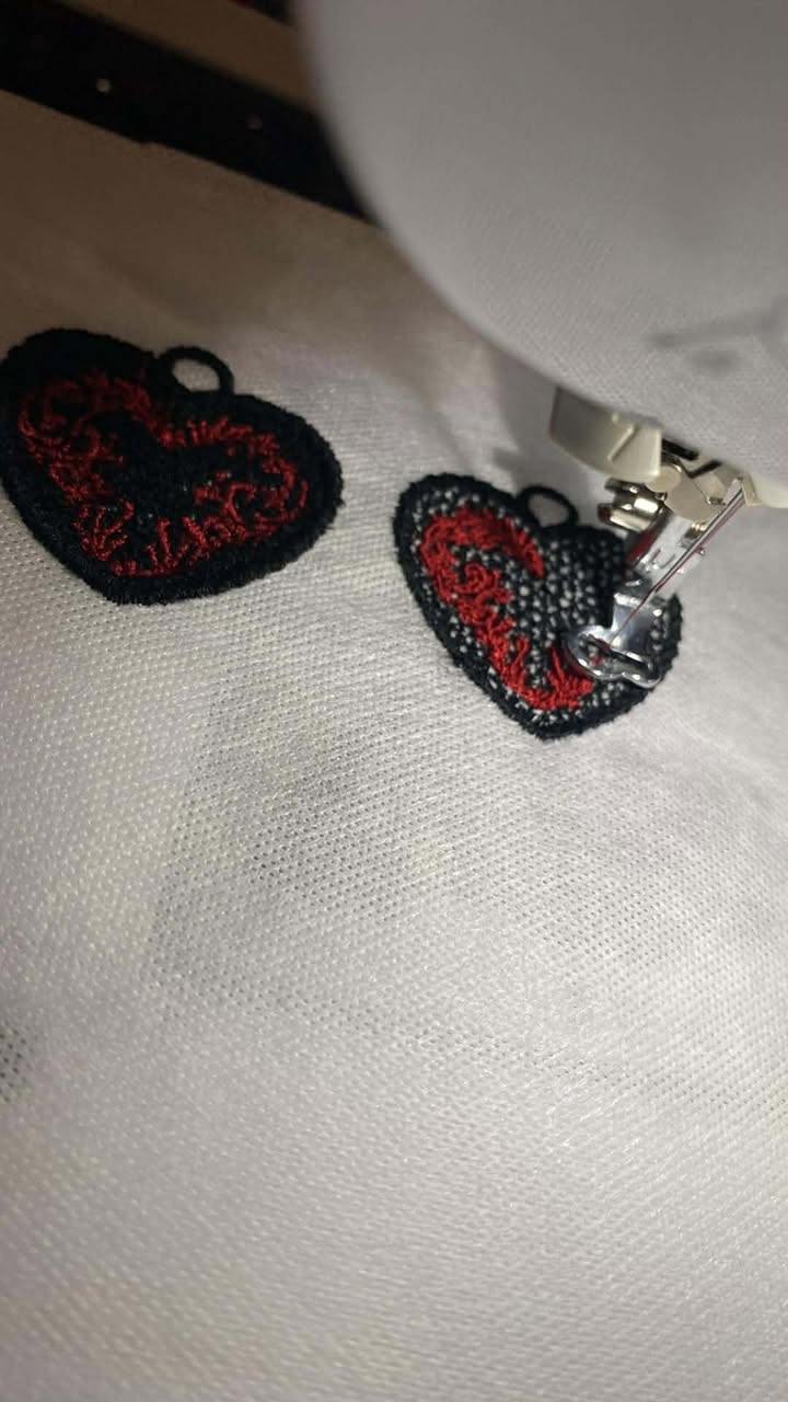 Boucles d'oreilles et/ou pendentif Coeur FSL - Motif de broderie - Cadre 10x10
