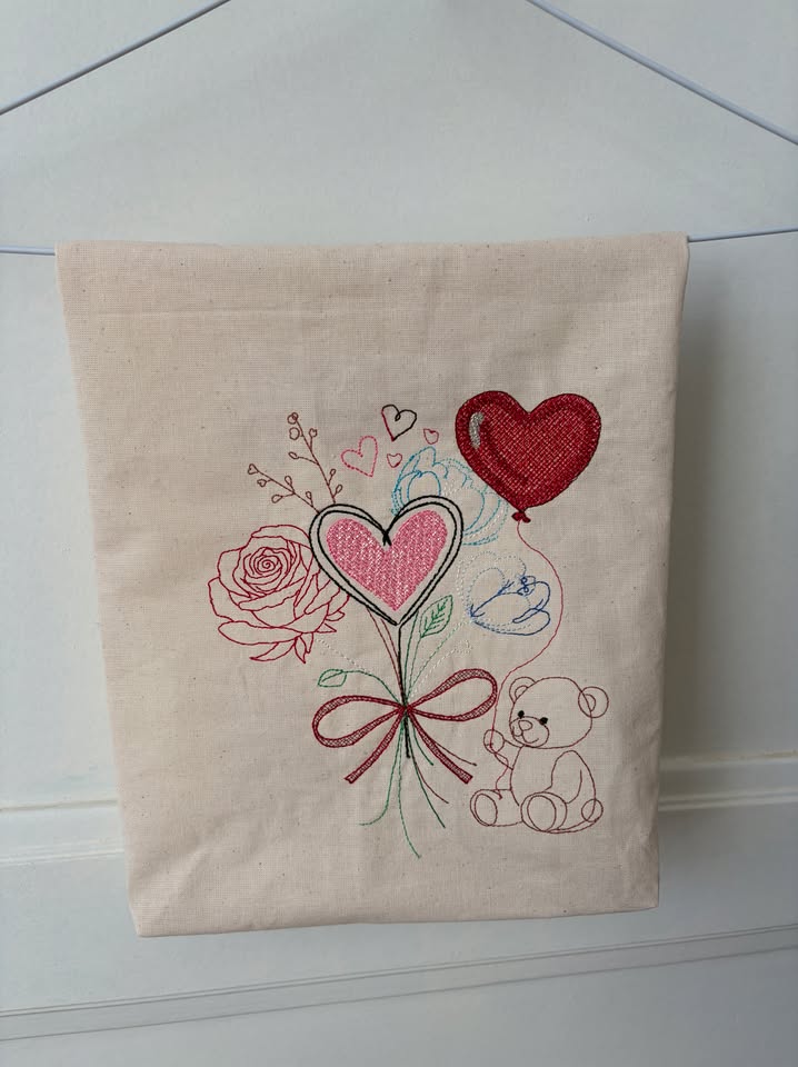 Bouquet Nounours – Je t’aime – Tendresse, amour & poésie - Motif de broderie - Format disponible : Pack 3 tailles, cadre 10x10, 15x15, 26x16 ou 20x20