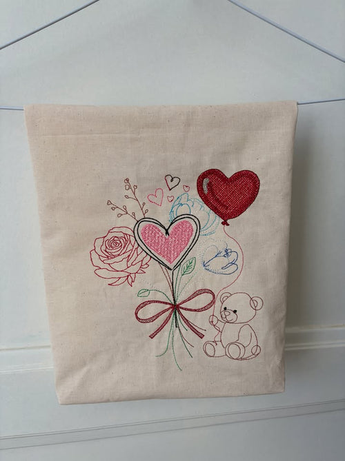 Bouquet Nounours – Je t’aime – Tendresse, amour & poésie - Motif de broderie - Format disponible : Pack 3 tailles, cadre 10x10, 15x15, 26x16 ou 20x20