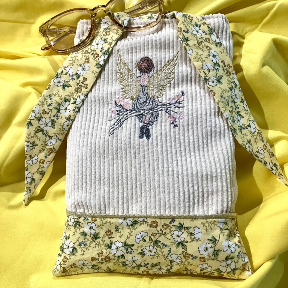La fée du printemps - Motif de broderie - Format disponible : pack 4 tailles, 10x10, 15x15, 18x13, 20x20 ou 26x16