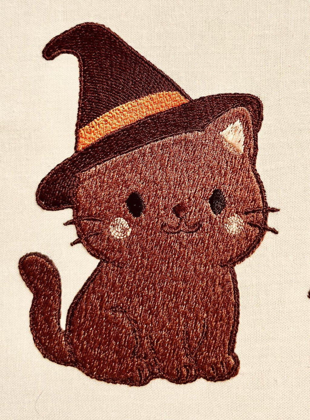 Petit chat sorcier – Spécial Halloween - Motif de broderie - Cadre 10x10