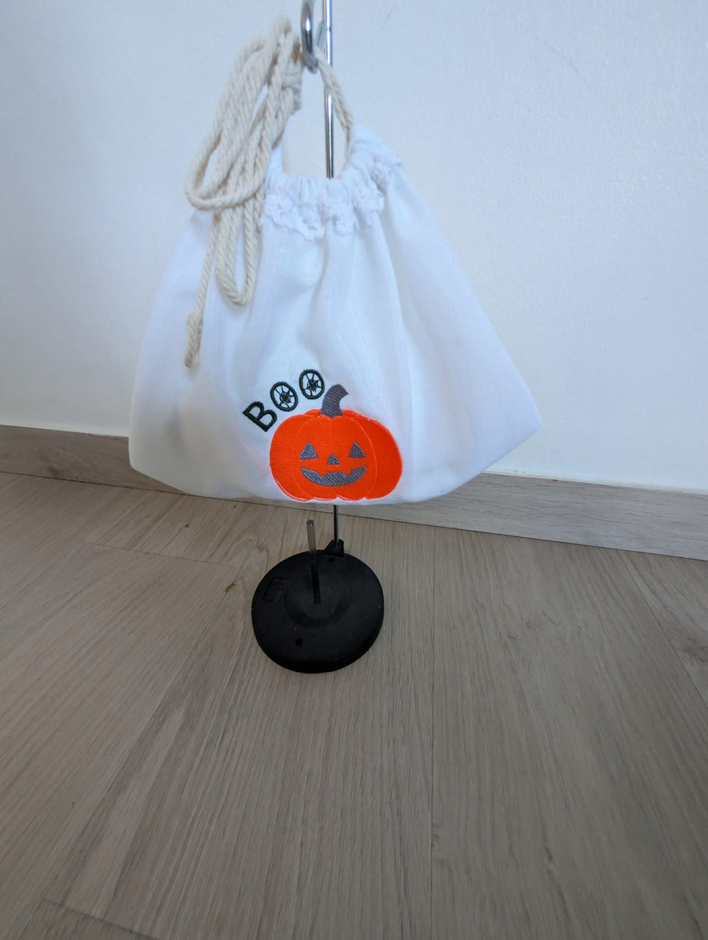 Citrouille BOO – Esprit Halloween, fun & créativité - Motif de broderie - Cadre 10x10