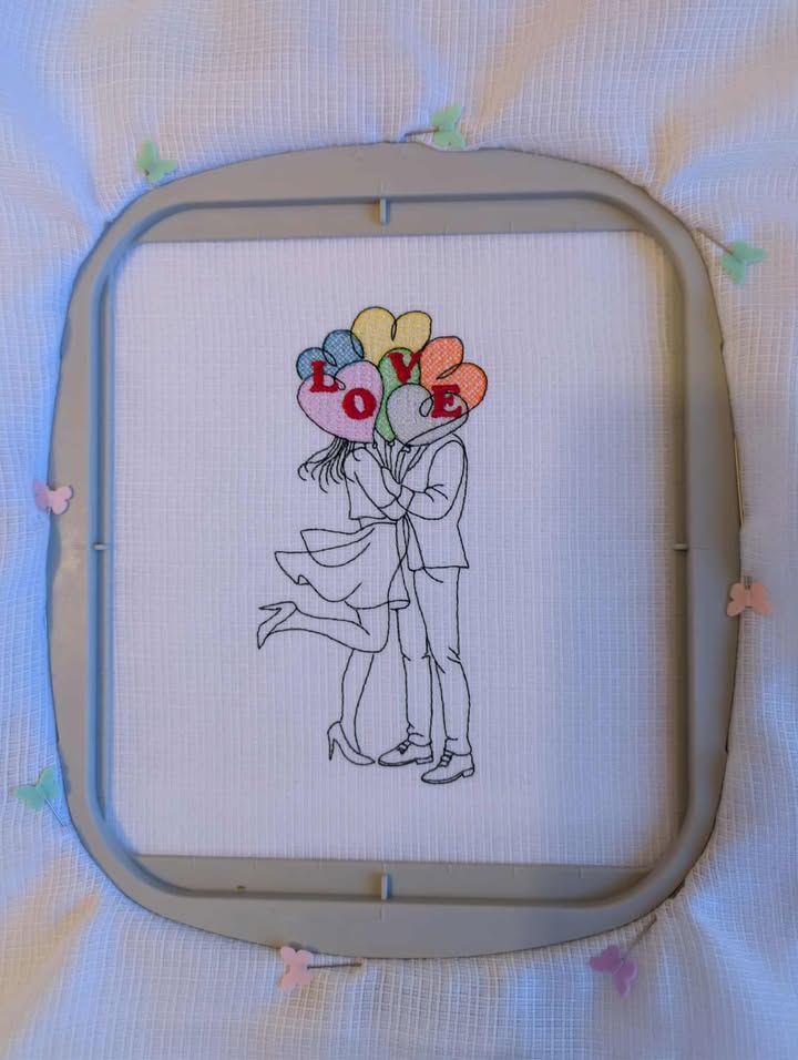 Couple d’amoureux– Légèreté, tendresse & poésie - Motif de broderie - Format disponible pack 4 tailles, 10x10, 15x15, 18x13, 26x16