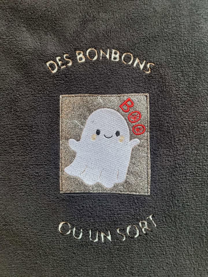 Fantôme Boo d'Halloween - Motif de broderie - Format disponible 10x10