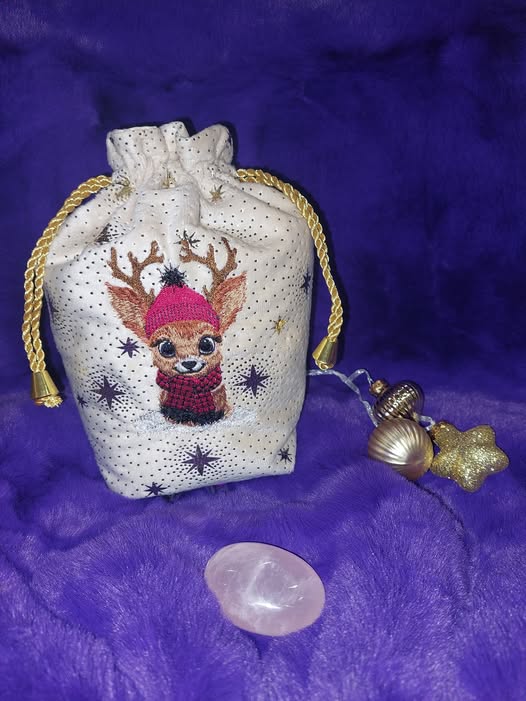 Petit Faon de Noël – Motif de Broderie Machine – 4 Tailles