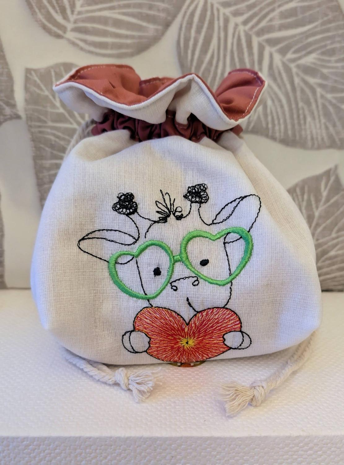 Girafe Coeur - Motif de Broderie - Format disponible 10x10