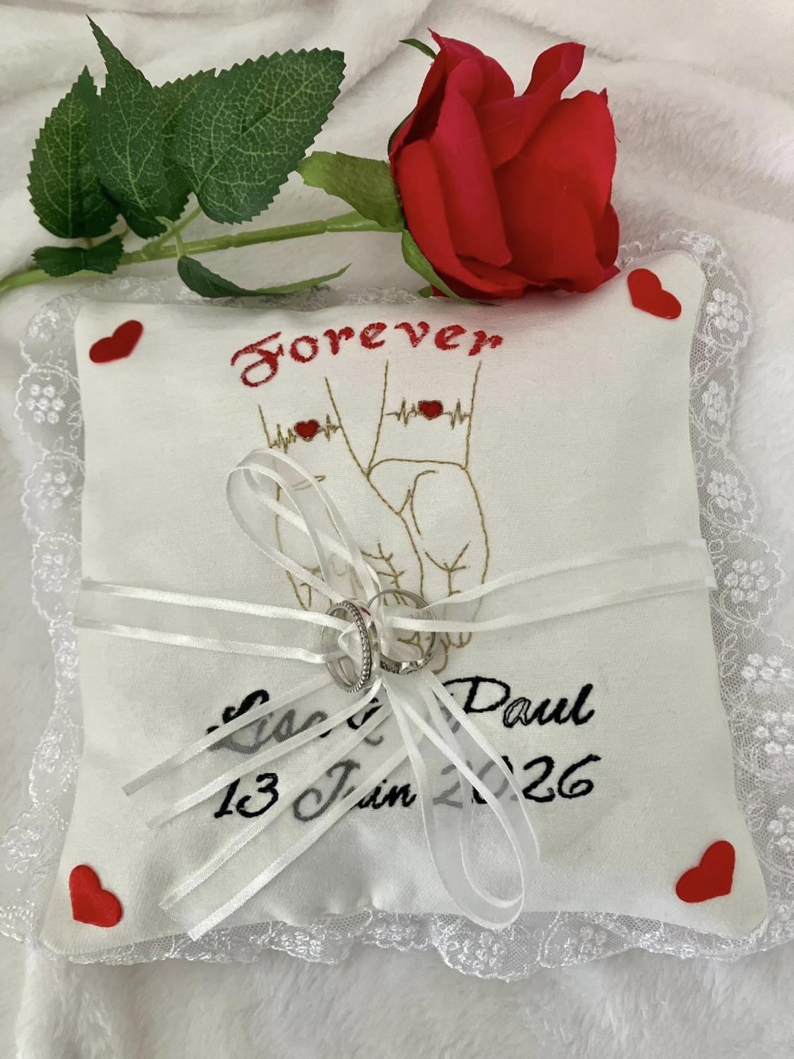Mains tatouées Forever - Motif de broderie - Format Disponible 10x10 et 15x15 ou 18x13, pack 2 tailles