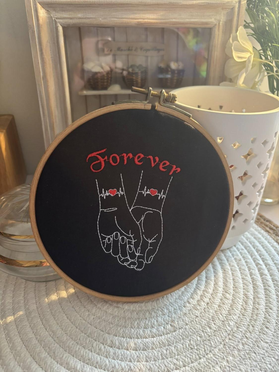 Mains tatouées Forever - Motif de broderie - Format Disponible 10x10 et 15x15 ou 18x13, pack 2 tailles