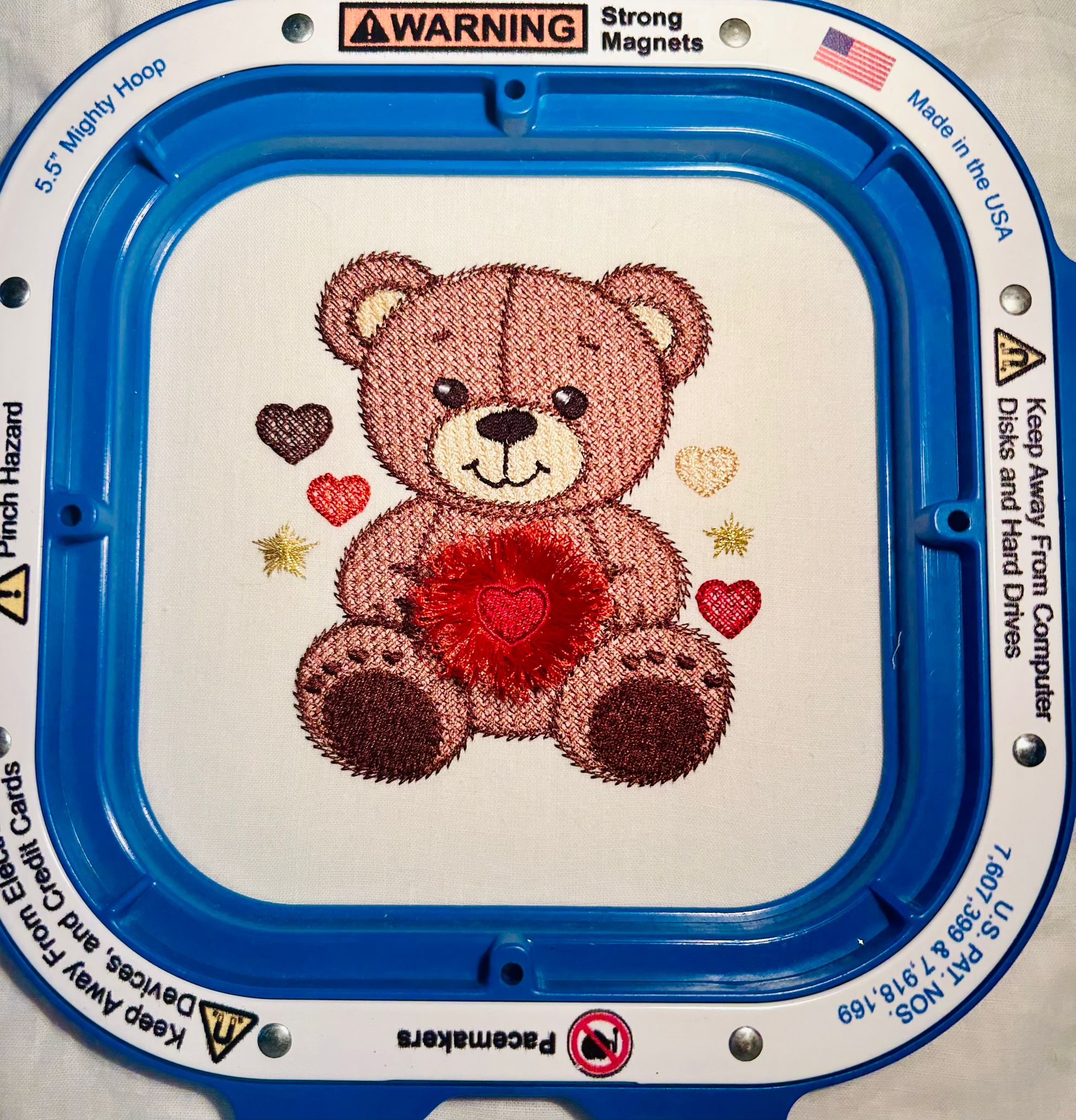 Nounours coeur de franges - Motif de broderie - Format disponible 10x10