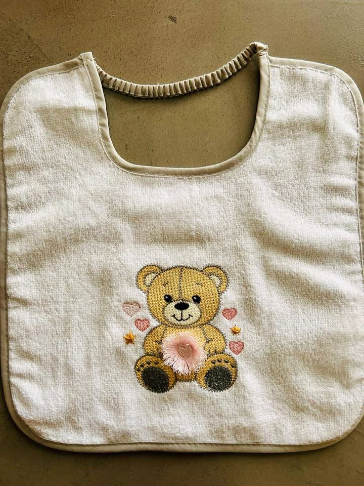 Nounours coeur de franges - Motif de broderie - Format disponible 10x10