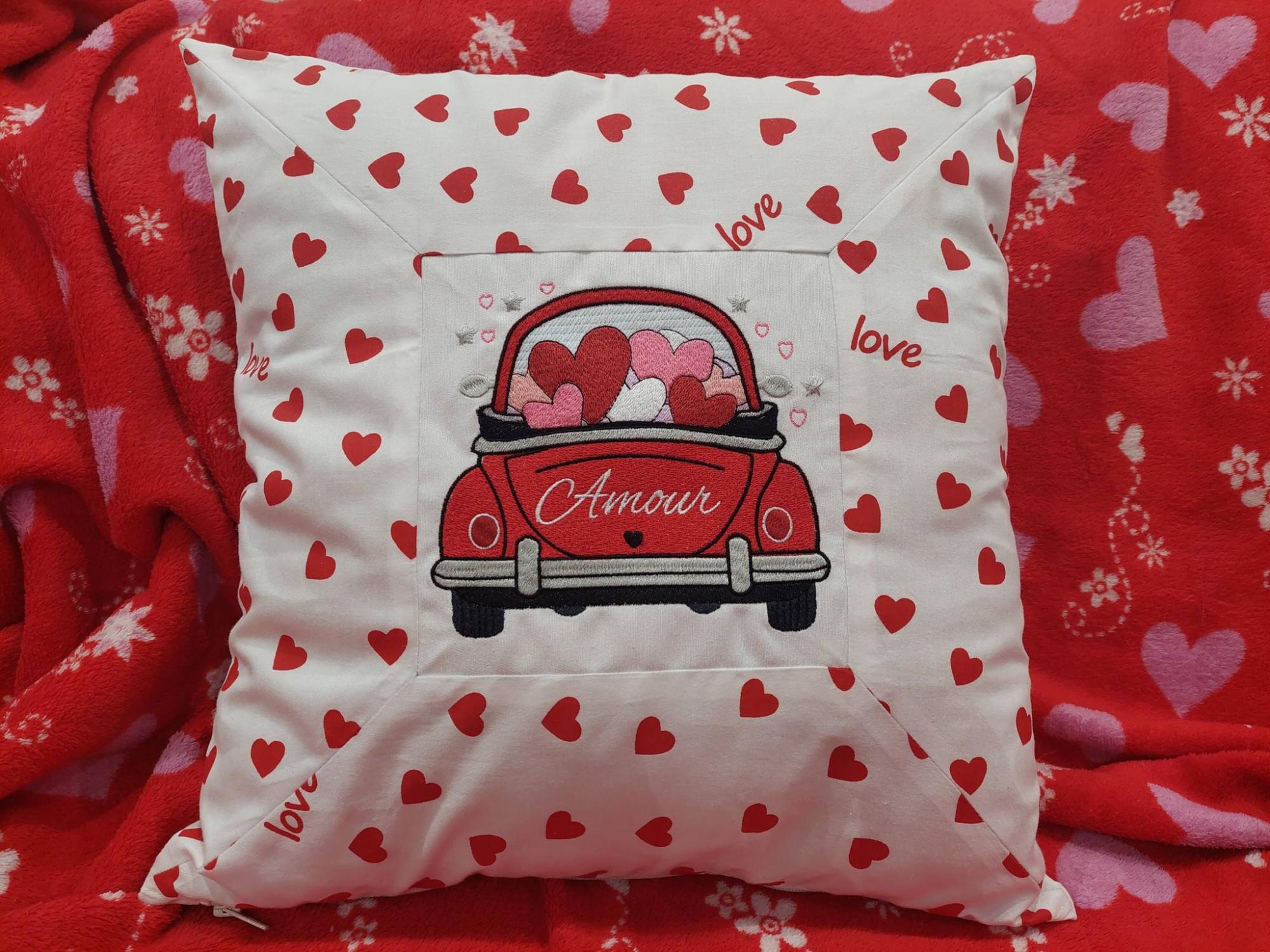 Petite décapotable d'amour - Motif de broderie - Format disponible 10x10, 15x15 oui 18x13 et pack 2 tailles