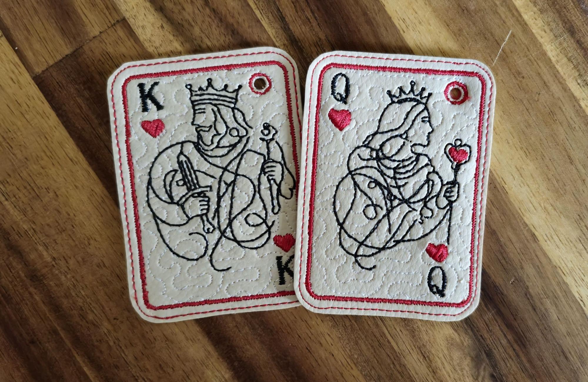 Porté clé ITH Duo Carte Reine et Roi de coeur - inclus 2 Motifs de broderie - Format 10x10