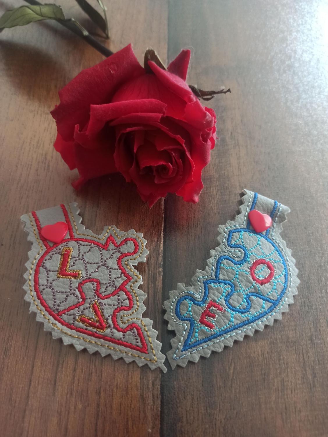 Porte clés ITH Duo Coeur Puzzle - Motif de Broderie - Format disponible 10x10