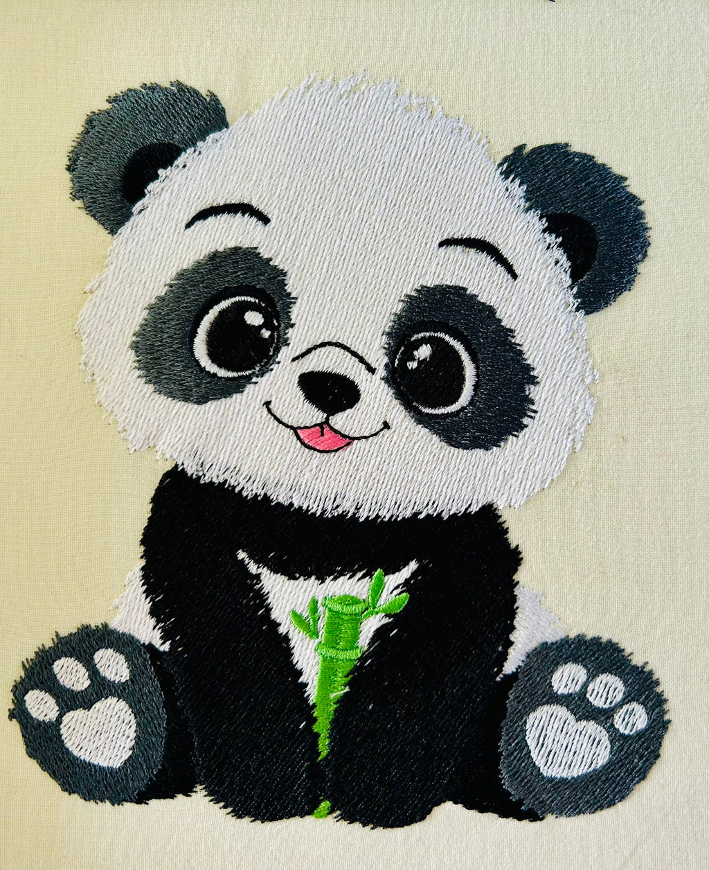 Petit Panda Noir & Blanc - Fichier broderie disponible 10x10 ou 15x15
