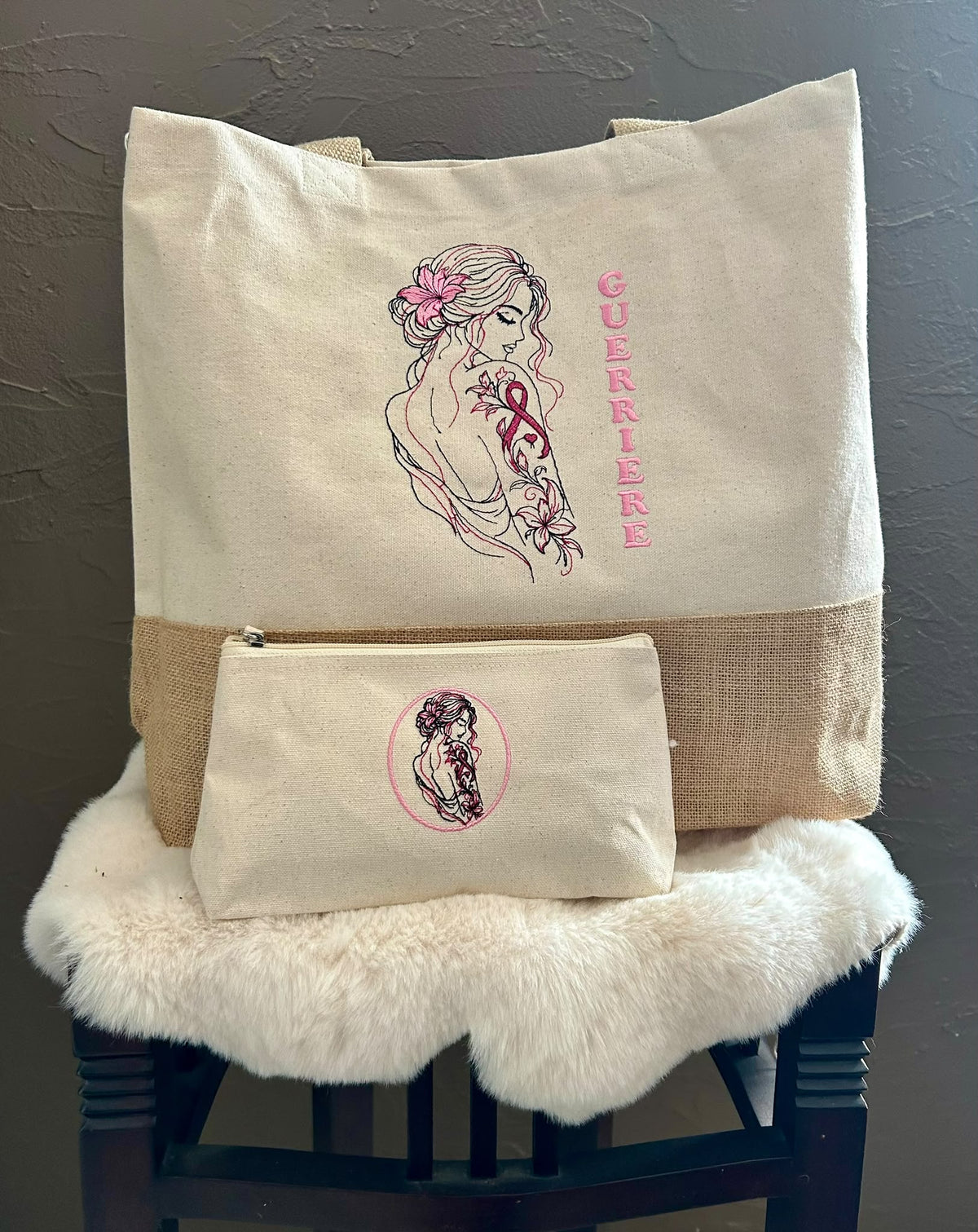 PRÉCOMMANDE – Pack Guerrière Octobre Rose – Sac + Plaid + Trousse – Édition Limitée