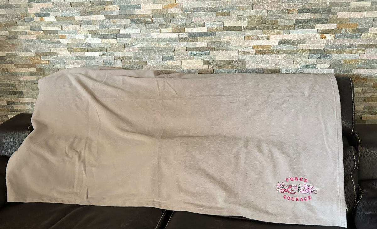 PRÉCOMMANDE – Pack Guerrière Octobre Rose – Sac + Plaid + Trousse – Édition Limitée
